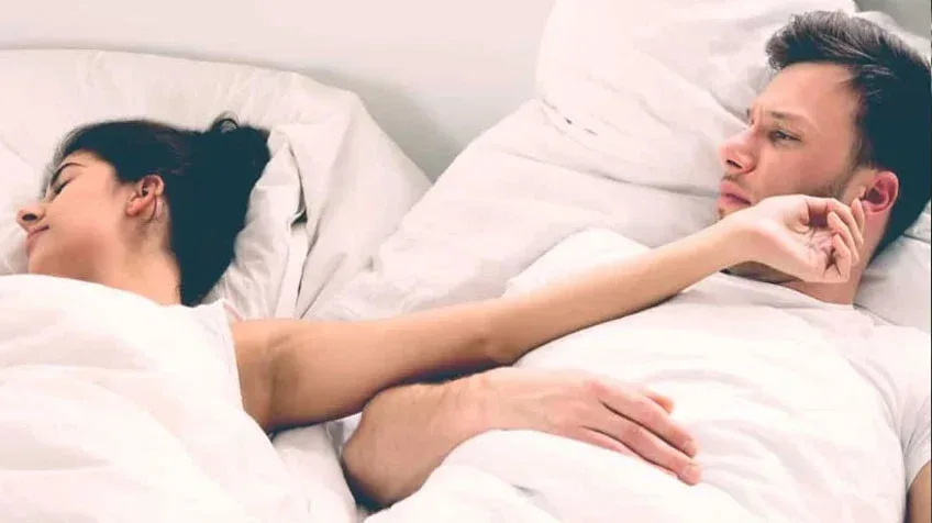 Արագ (REM) քնի վարքային խանգարում. ախտանիշներ